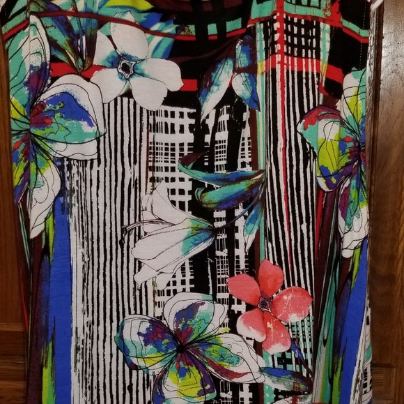 Shark bite tank with bling - Picture 6 of 7